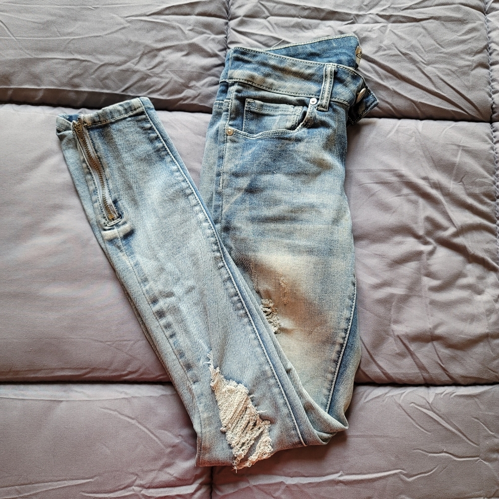 Size 00 High Waisted Ripped Zippered Skinny Jeans